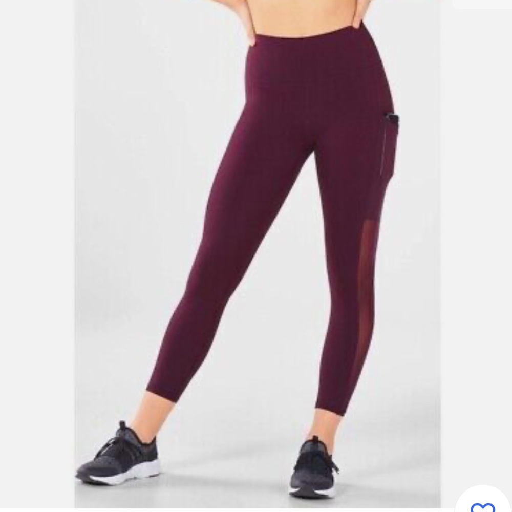fabletics mila pocket capri leggings - maroon / burgundy small - NEW